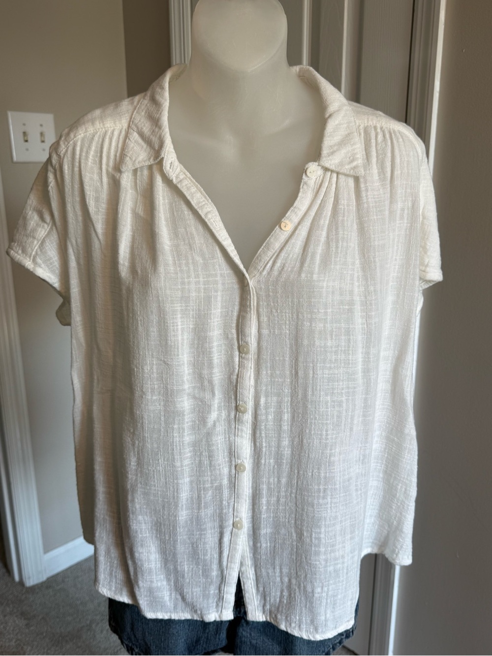 Women's White Short-Sleeve Textured Cotton blend Button-Down Shirt